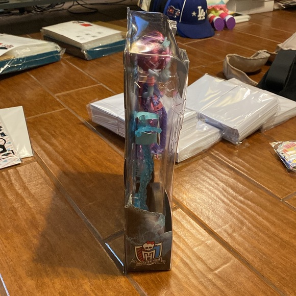 MONSTER HIGH HAUNTED KIYOMI HAUNTERLY - Picture 12 of 13